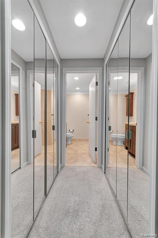 Bloomfield Hills, Michigan 48304, United States, 2 Bedrooms Bedrooms, ,3 BathroomsBathrooms,Residential,Active,243679