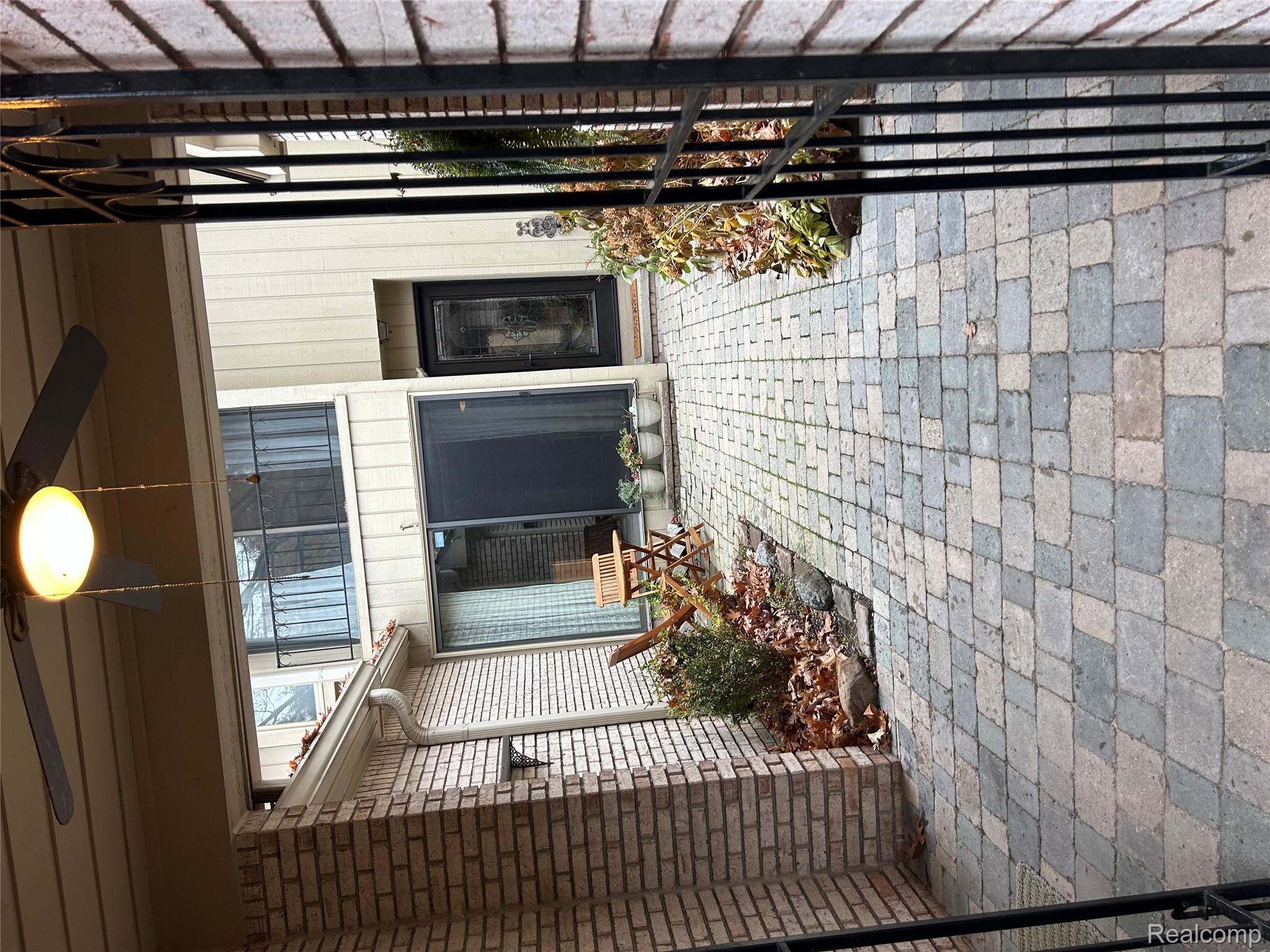 Bloomfield Hills, Michigan 48304, United States, 2 Bedrooms Bedrooms, ,3 BathroomsBathrooms,Residential,Active,243679