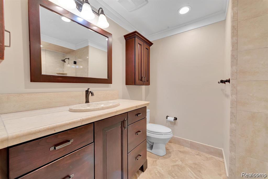 Bloomfield Hills, Michigan 48304, United States, 2 Bedrooms Bedrooms, ,3 BathroomsBathrooms,Residential,Active,243679