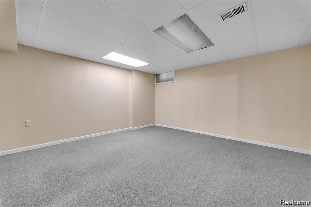 Bloomfield Hills, Michigan 48304, United States, 2 Bedrooms Bedrooms, ,3 BathroomsBathrooms,Residential,Active,243679