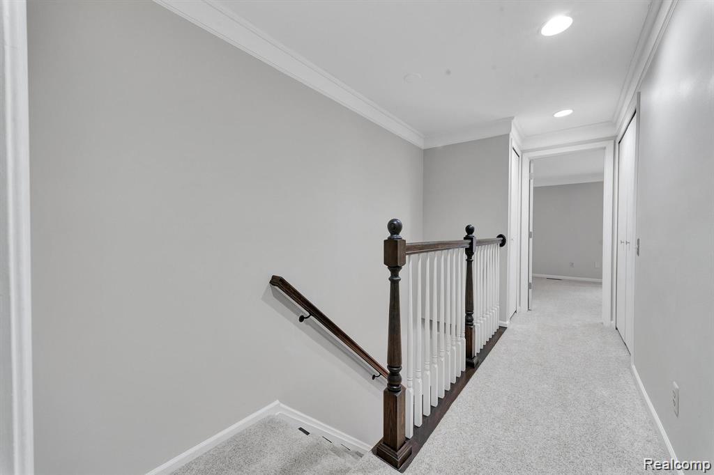 Bloomfield Hills, Michigan 48304, United States, 2 Bedrooms Bedrooms, ,3 BathroomsBathrooms,Residential,Active,243679