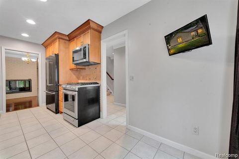 Tiny photo for 1285 GREENGLEN Court, Bloomfield Charter Township, MI 48304 (MLS # 20251053706)