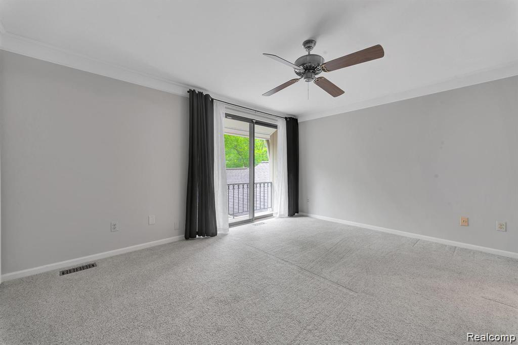 Bloomfield Hills, Michigan 48304, United States, 2 Bedrooms Bedrooms, ,3 BathroomsBathrooms,Residential,Active,243679