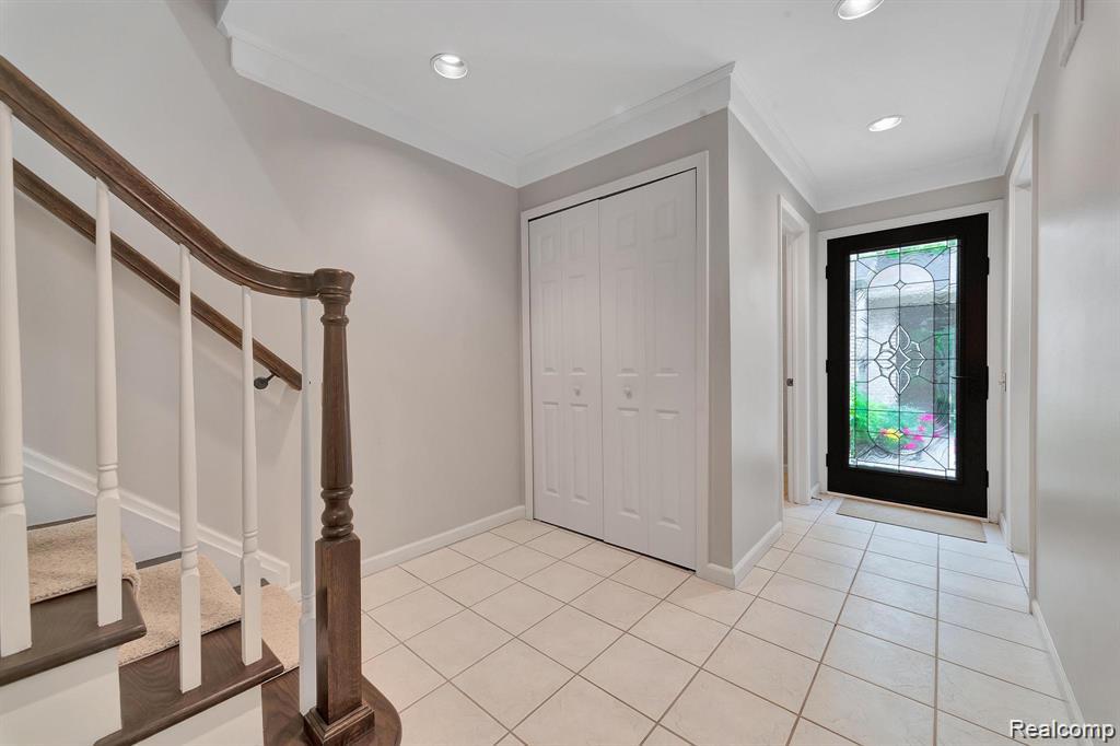 Bloomfield Hills, Michigan 48304, United States, 2 Bedrooms Bedrooms, ,3 BathroomsBathrooms,Residential,Active,243679