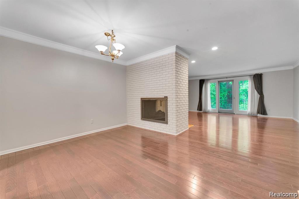 Bloomfield Hills, Michigan 48304, United States, 2 Bedrooms Bedrooms, ,3 BathroomsBathrooms,Residential,Active,243679