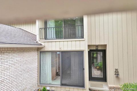 Tiny photo for 1285 GREENGLEN Court, Bloomfield Charter Township, MI 48304 (MLS # 20251053706)