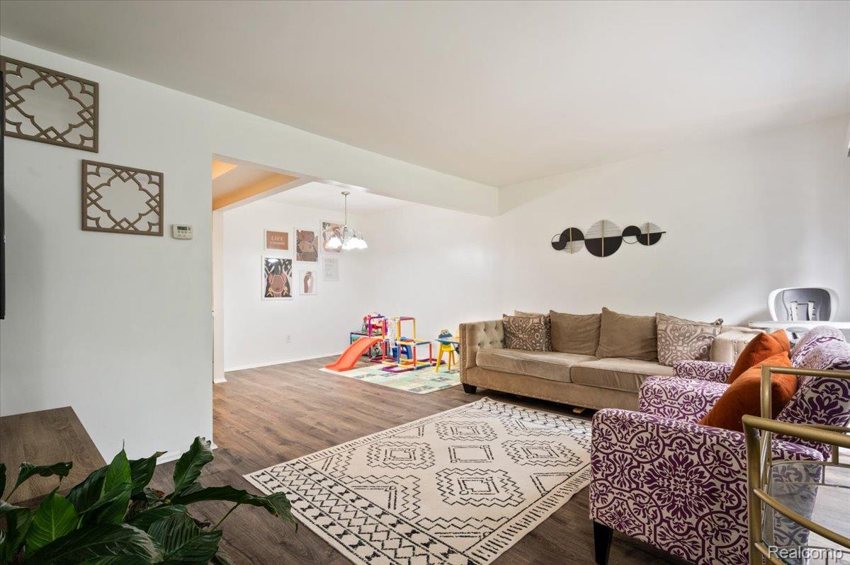 8323 Karam Boulevard 4