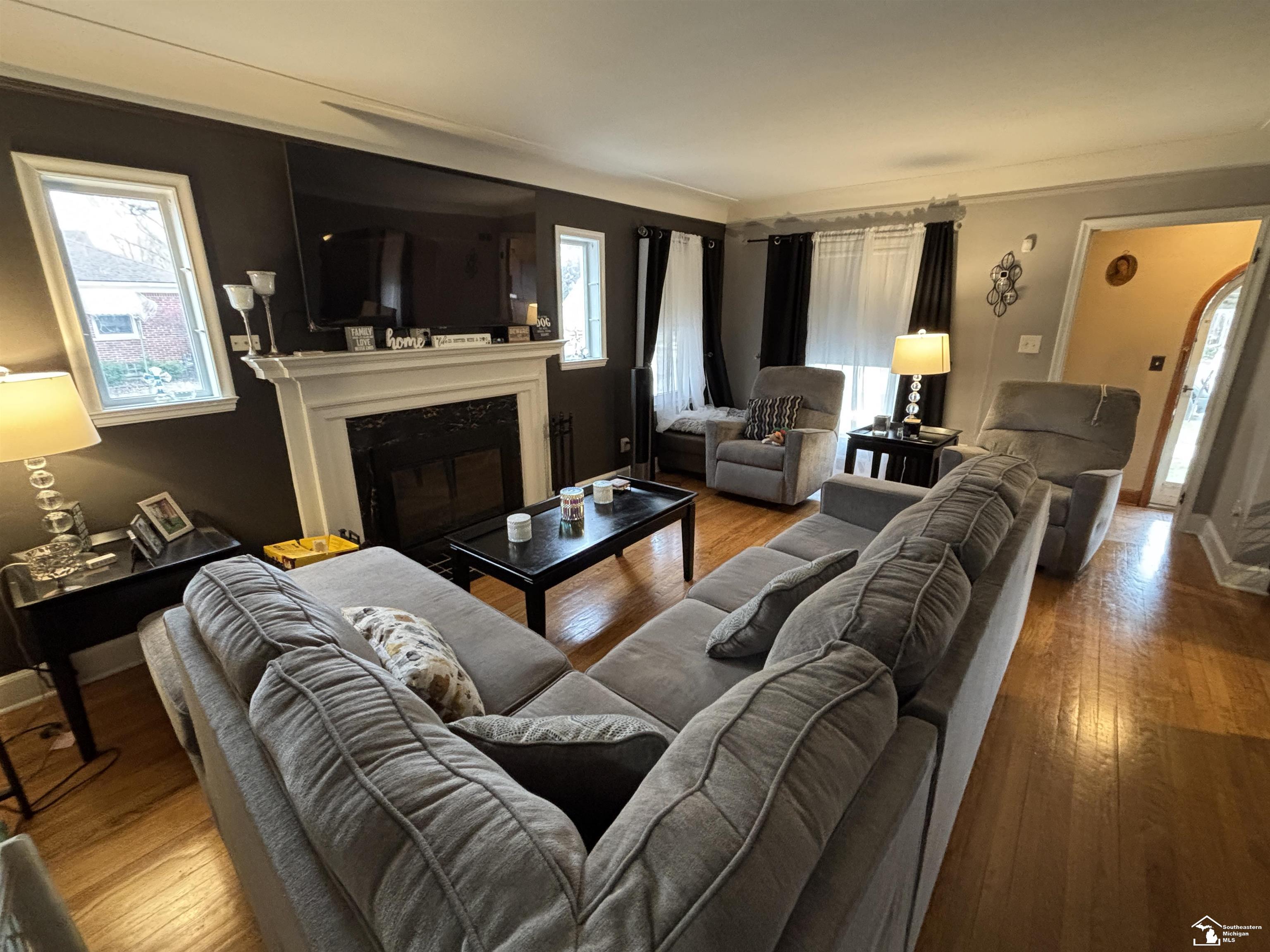 2933 Fort Park Avenue