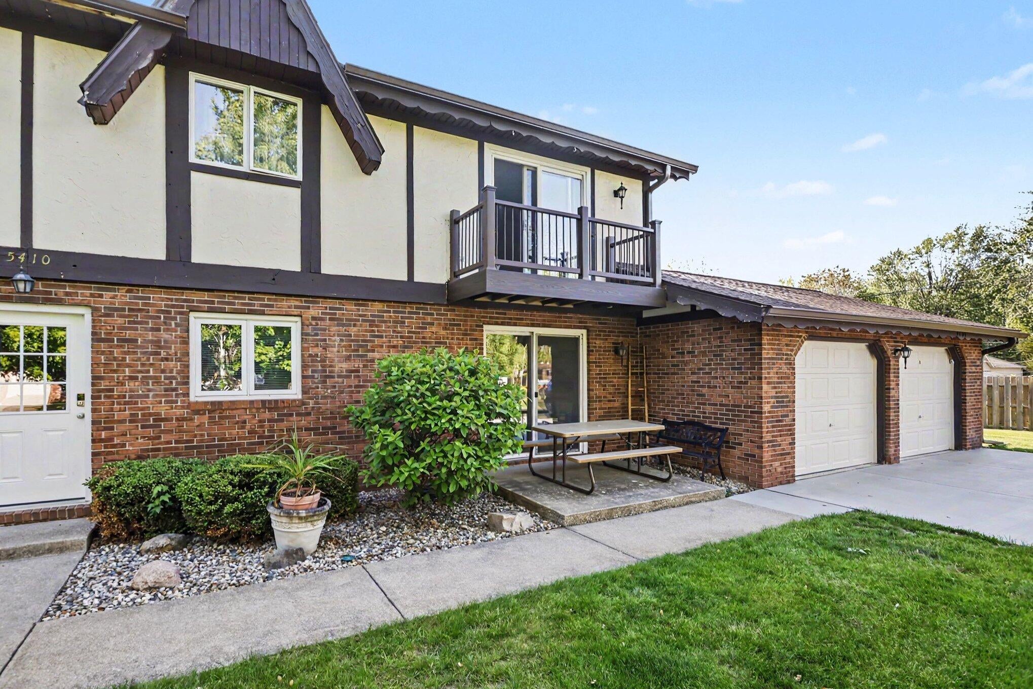 5410 Country Aire Drive 14