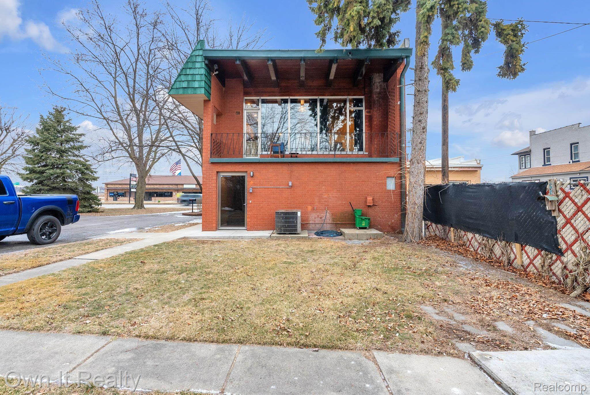 22421 HURON RIVER Drive