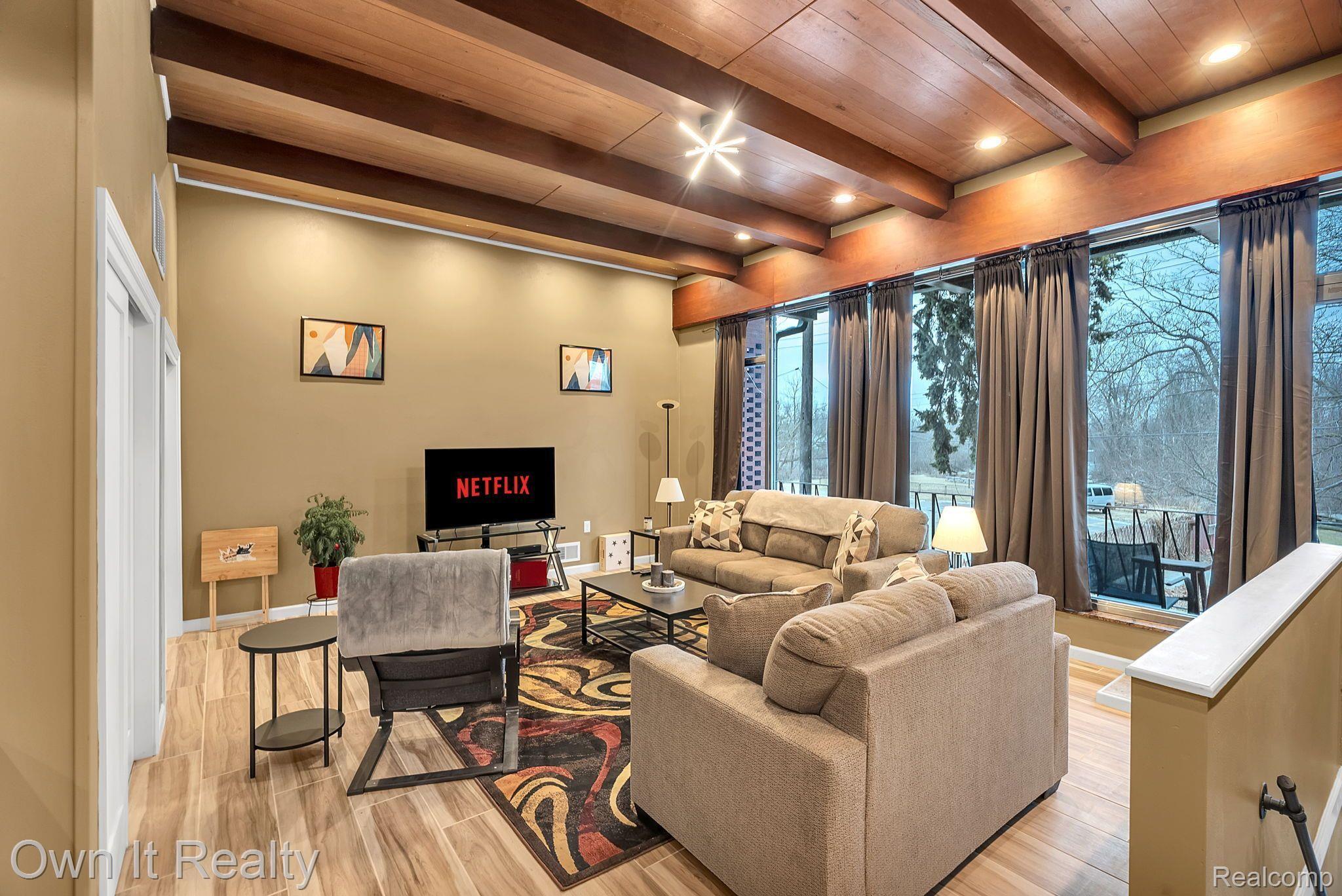 22421 HURON RIVER Drive