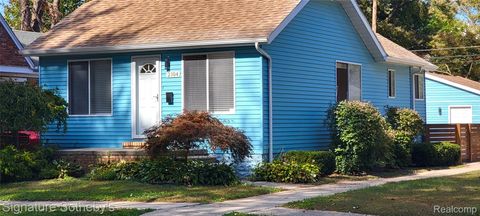 2104 Roslyn Road Grosse Pointe Woods City MI 48236