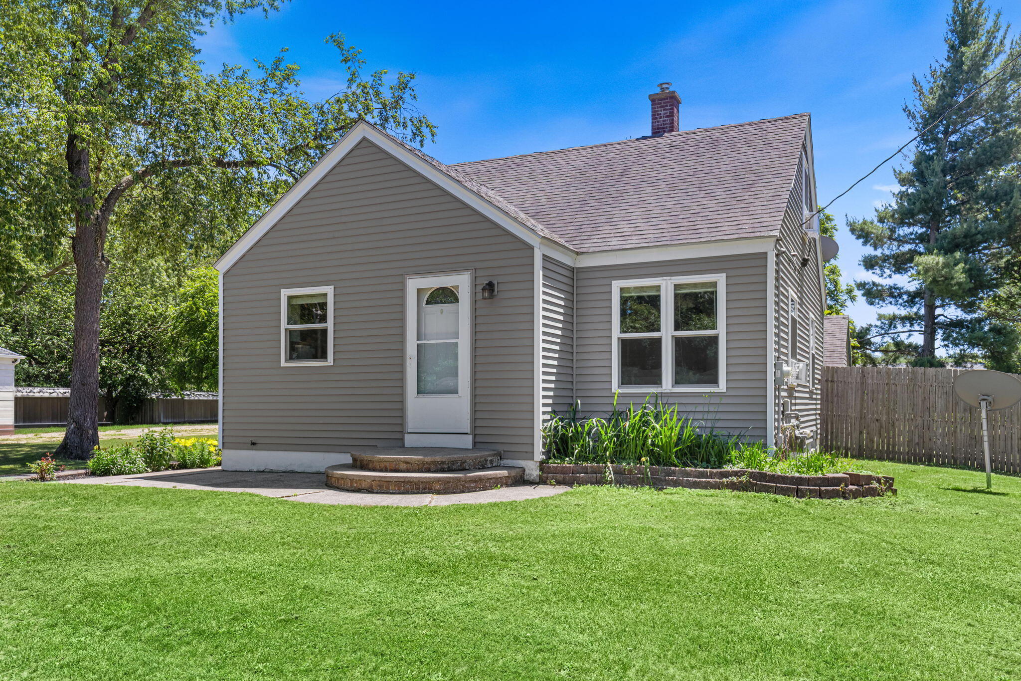 5806 Lake Michigan Drive