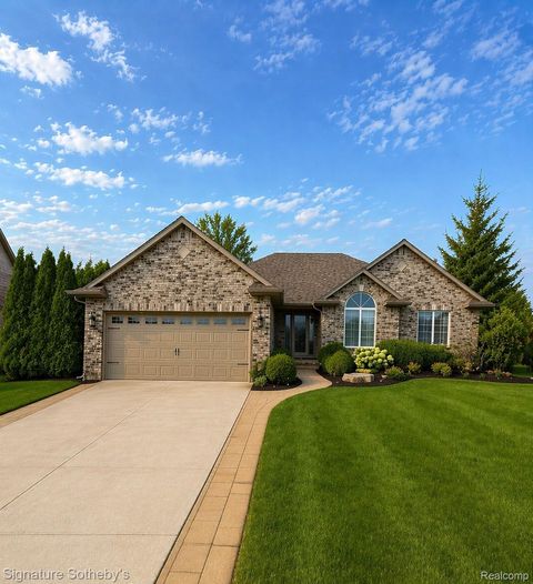 Photo of 31141 White Oak Court, Chesterfield Township, MI 48047 (MLS # 20261026363)