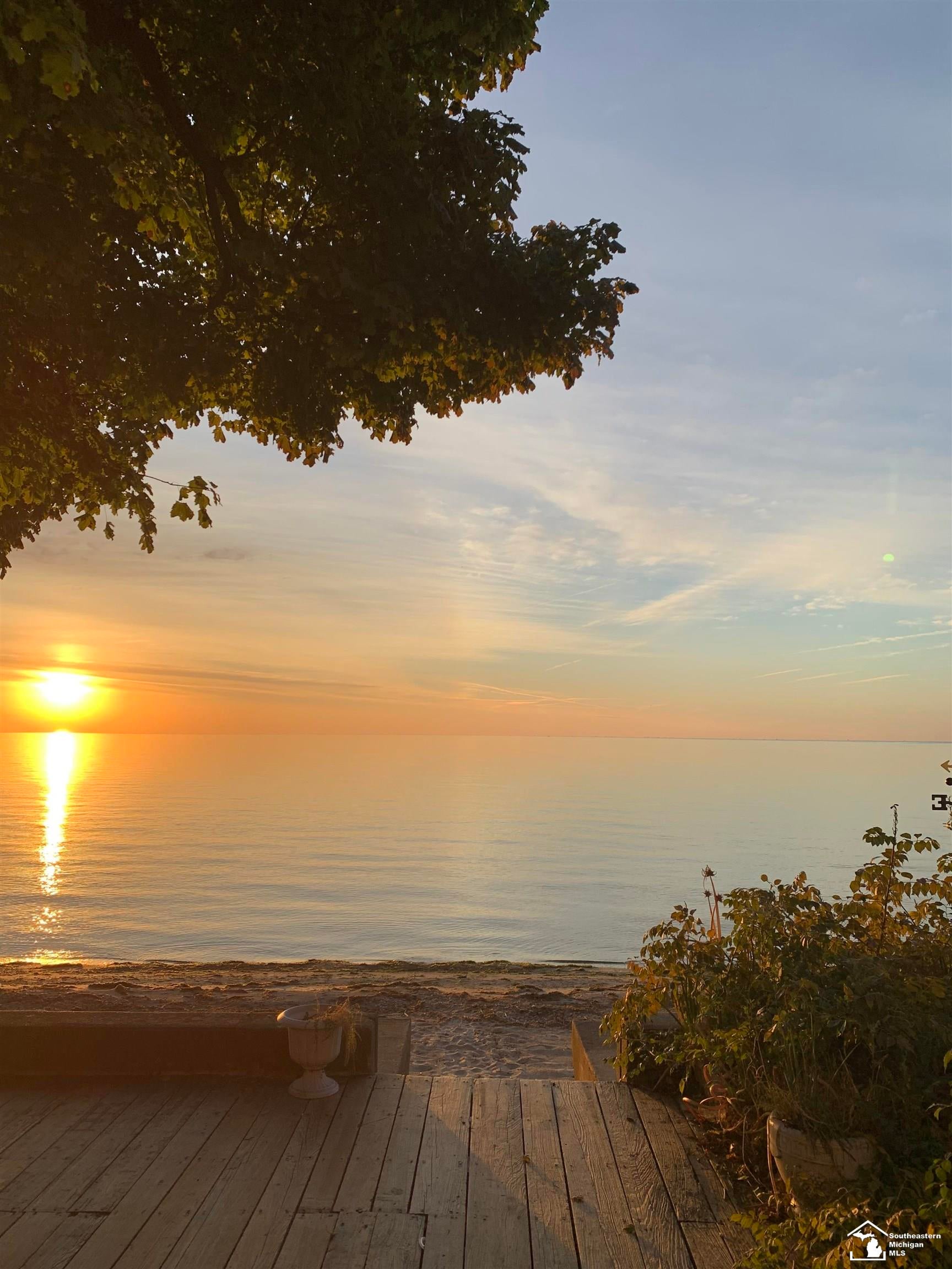 3964 Lakeshore Drive