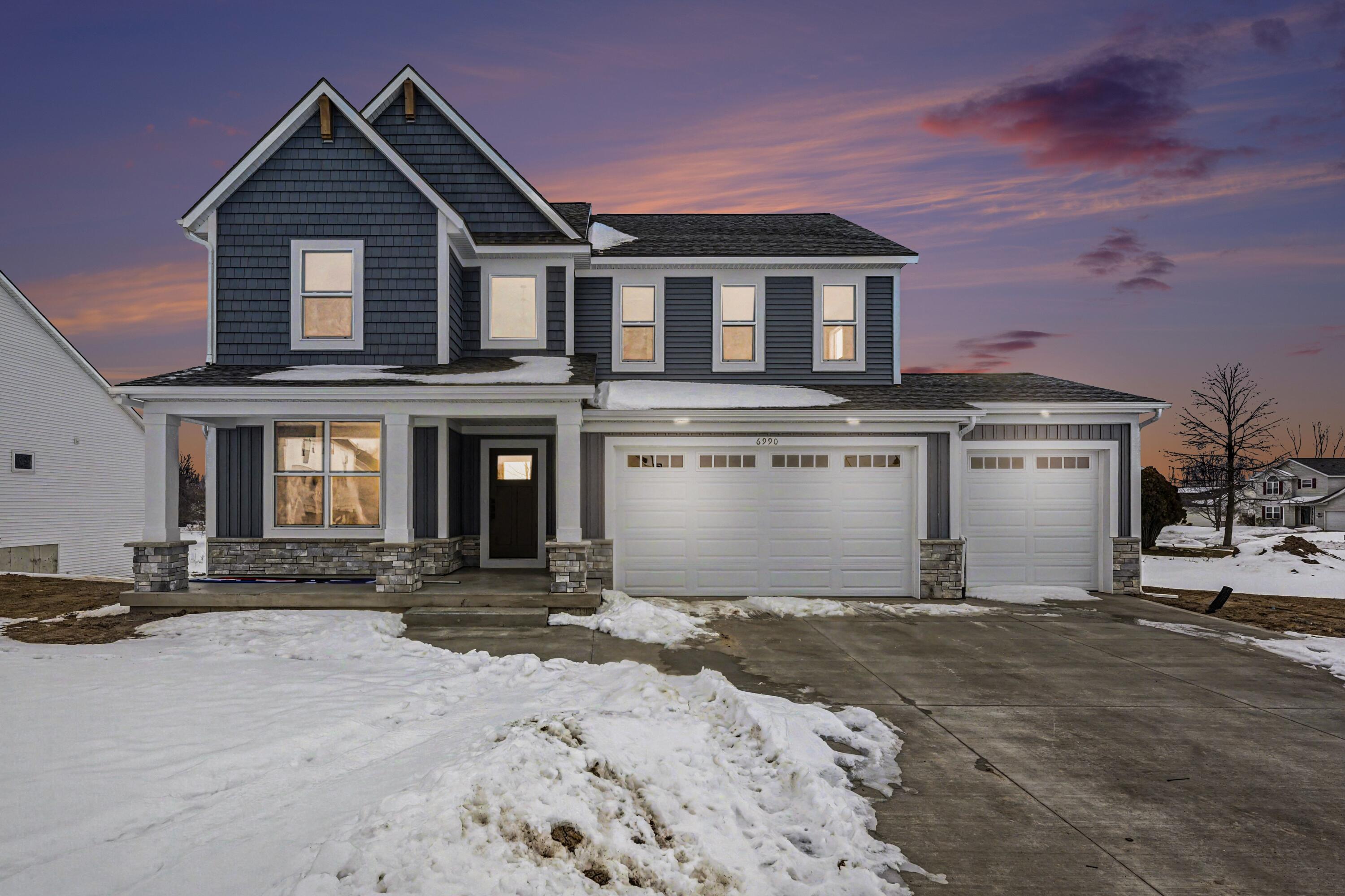 6990 Avalon Drive SE