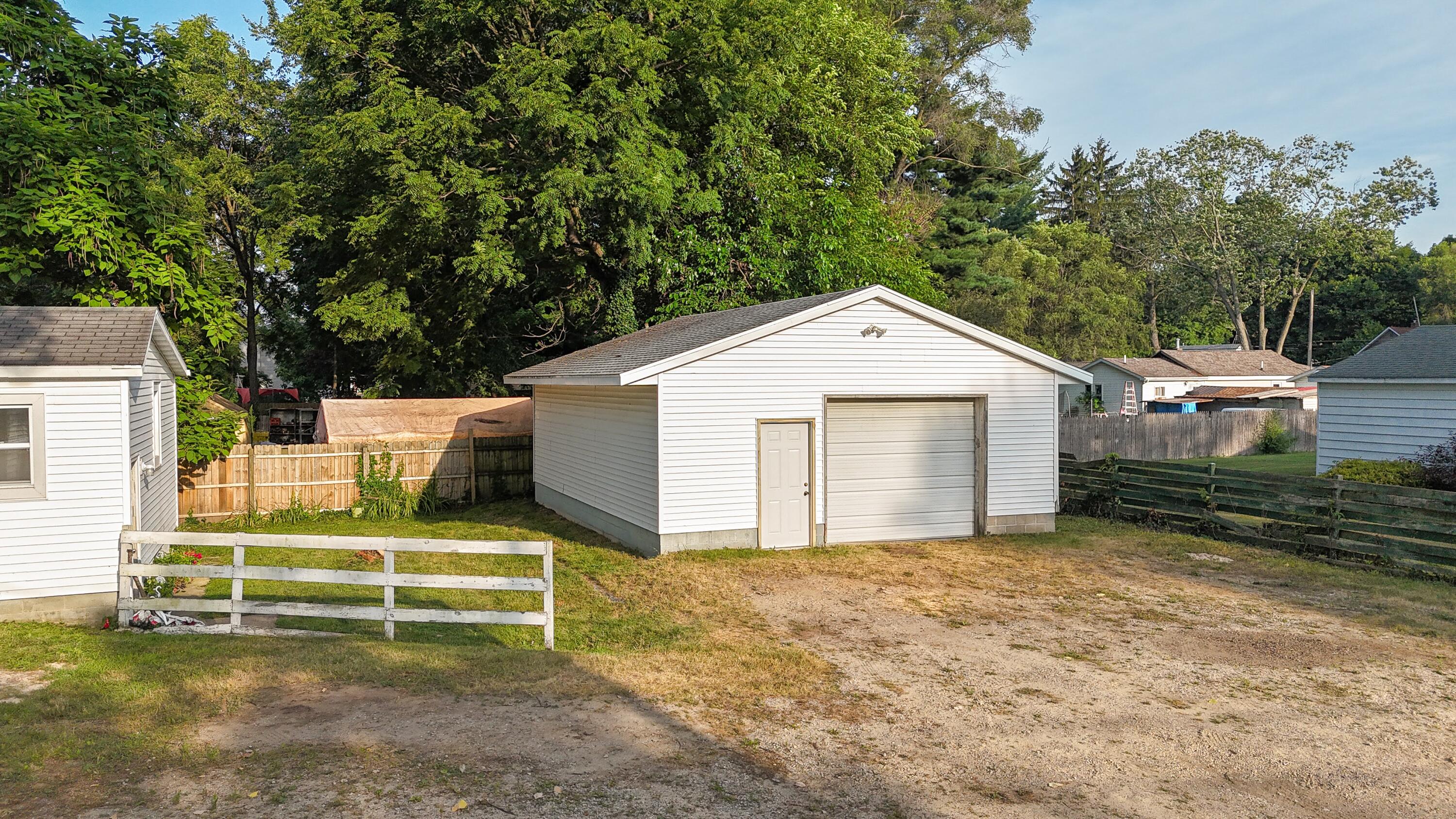 423 E Division Street