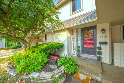 Photo of 1564 Charter Oak Drive, Rochester Hills City, MI 48309 (MLS # 81026006313)