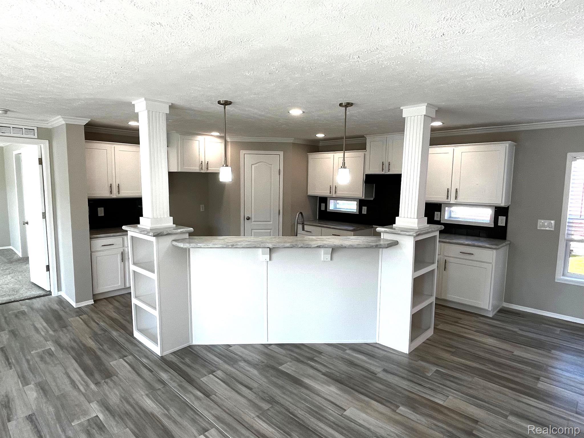 270 RIVIERA Drive