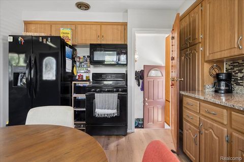 Tiny photo for 24315 Currier Street, Dearborn Heights City, MI 48125 (MLS # 20261039269)