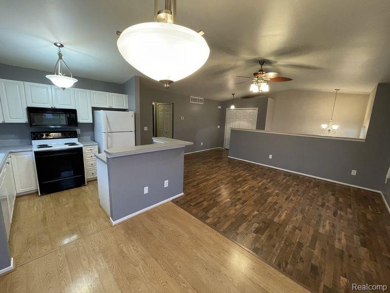 1079 RIVER RIDGE Circle