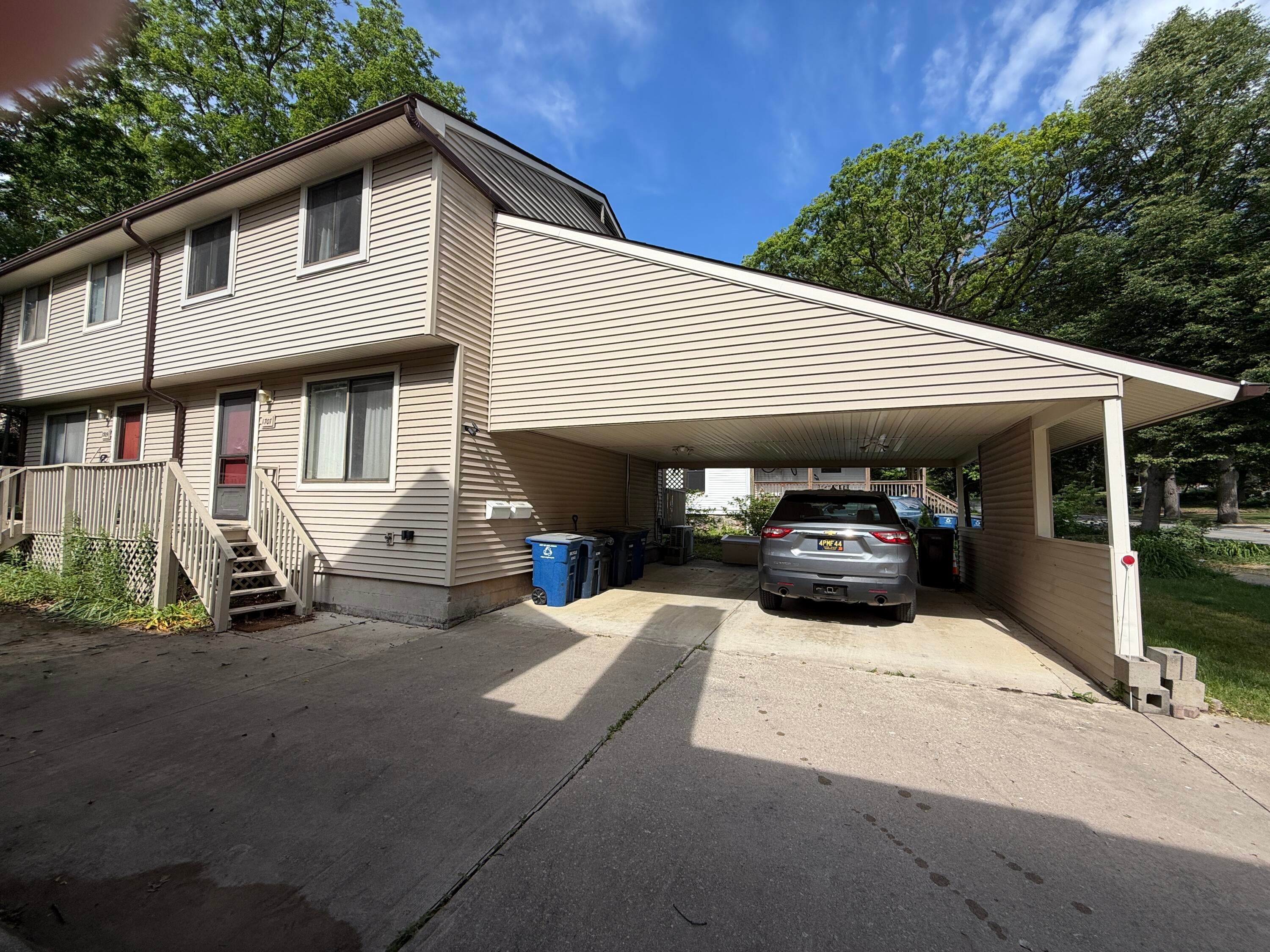 1707/1709 Dexter Avenue