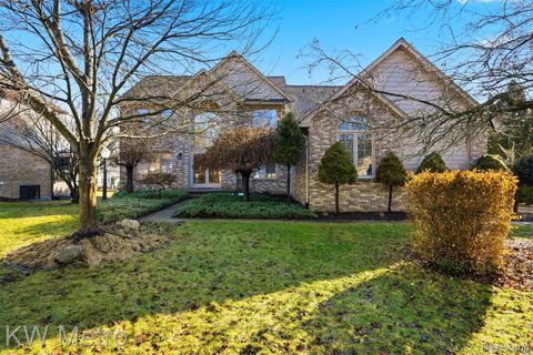 887 Grovecrest Rochester Hills City MI 48307