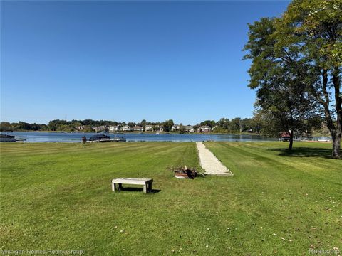 2910 LOON Drive Wixom City MI 48393
