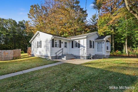 Photo of 16182 Lincoln Street, Grand Haven Charter Township, MI 49417 (MLS # 71026055814)