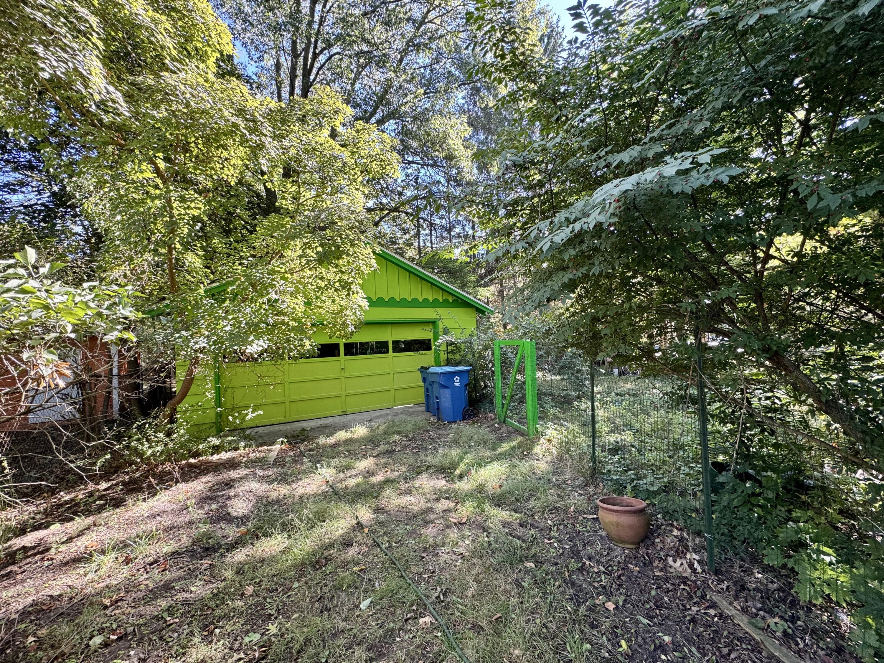 3083 May Avenue