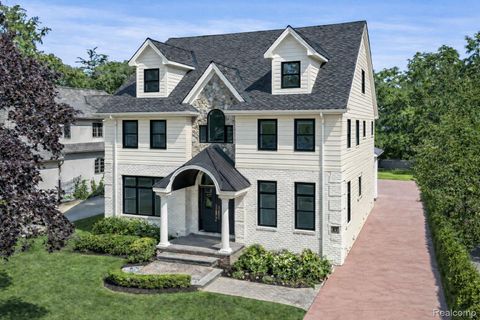 670 OAK Avenue Birmingham City MI 48009