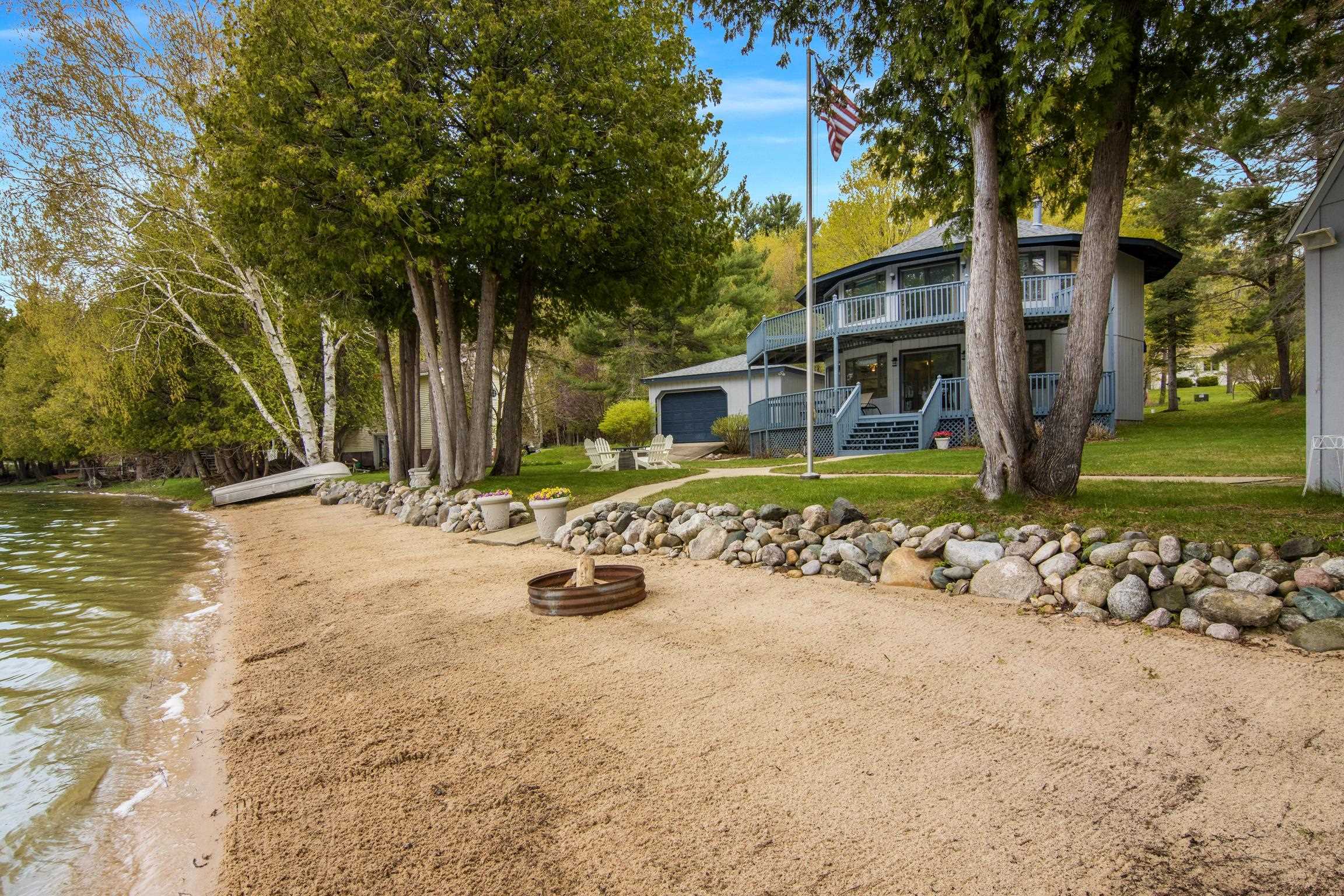 114 S Intermediate Lake Road