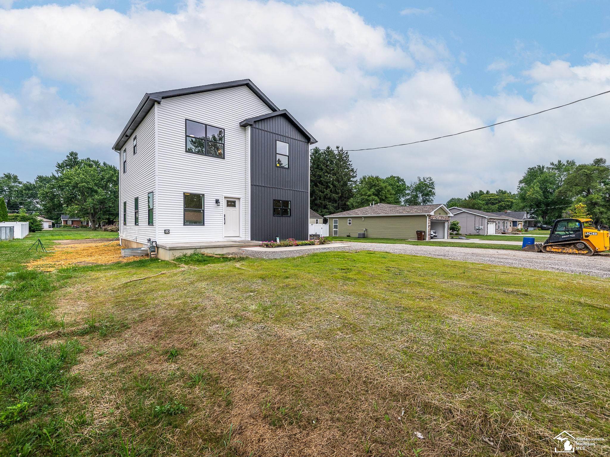 Monroe Charter Township, Michigan 48161, United States, 5 Bedrooms Bedrooms, ,3 BathroomsBathrooms,Residential,Active,173369