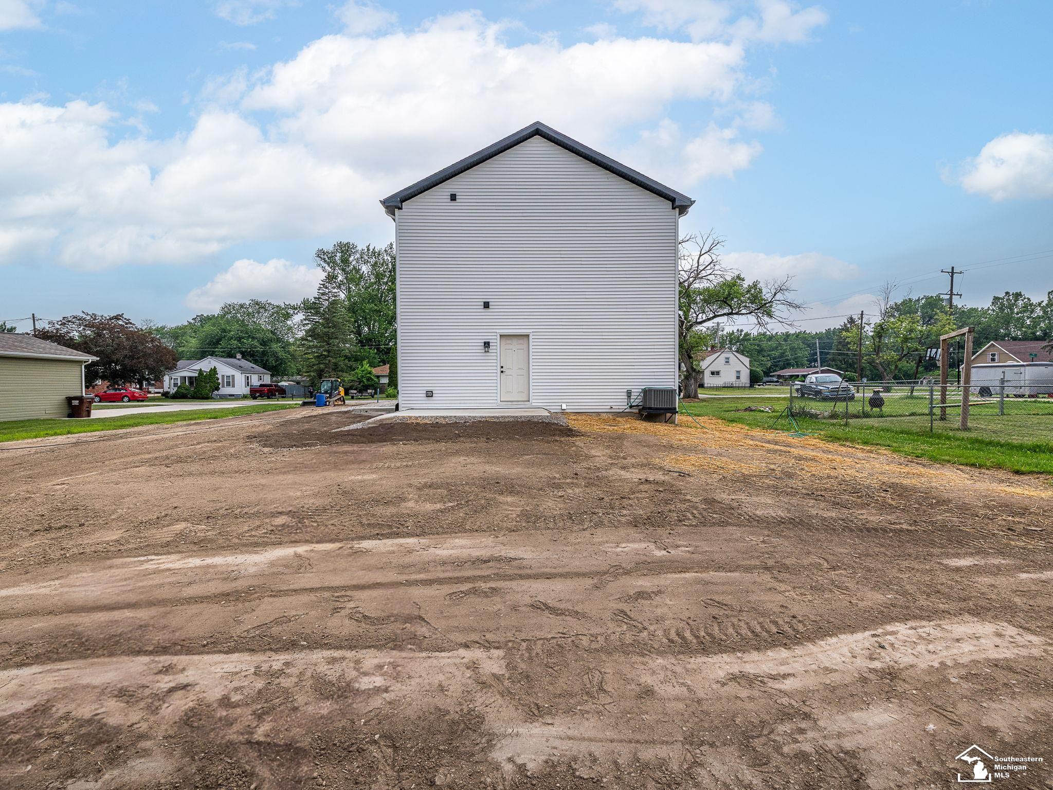 Monroe Charter Township, Michigan 48161, United States, 5 Bedrooms Bedrooms, ,3 BathroomsBathrooms,Residential,Active,173369