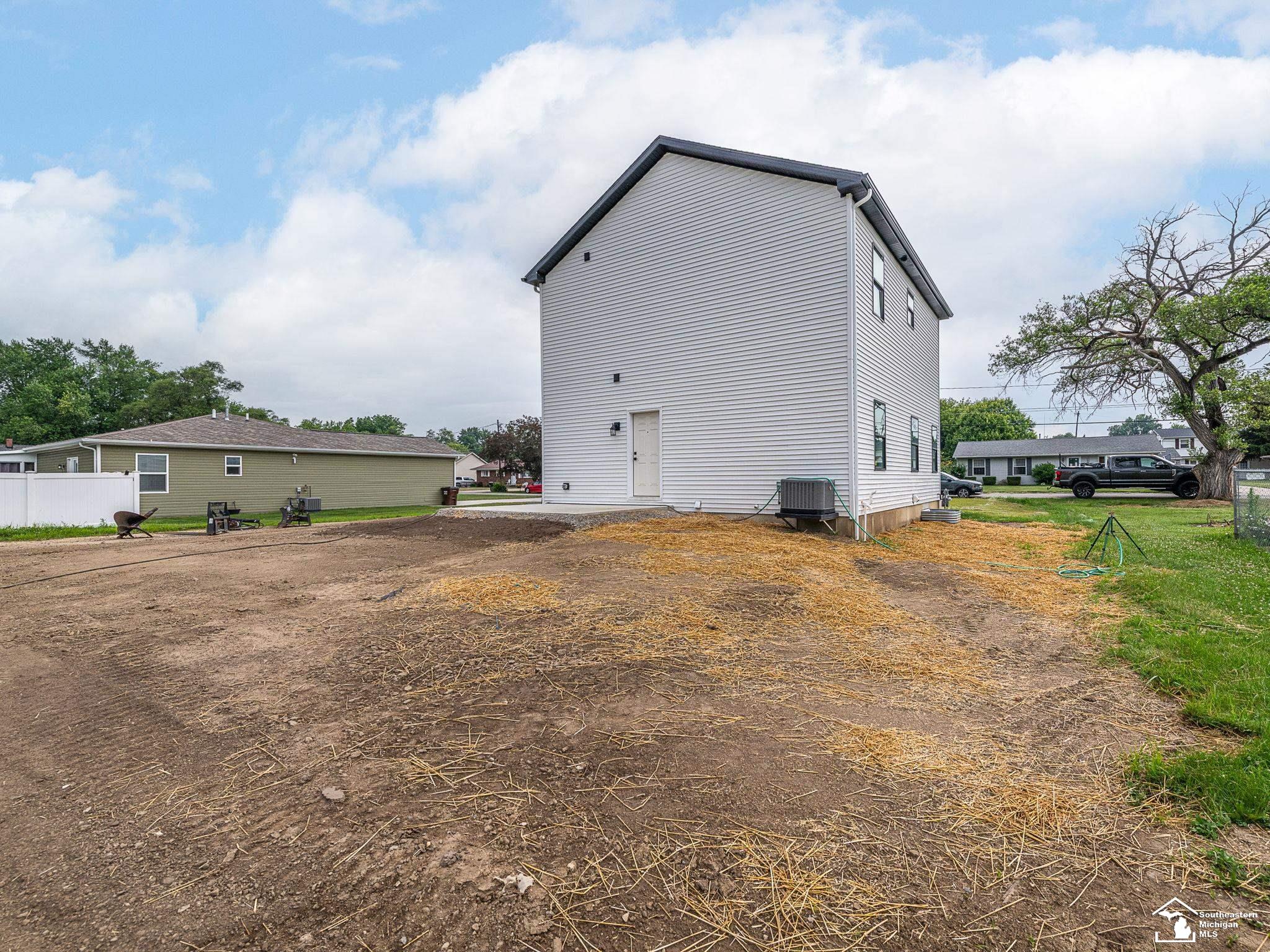 Monroe Charter Township, Michigan 48161, United States, 5 Bedrooms Bedrooms, ,3 BathroomsBathrooms,Residential,Active,173369