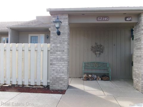 62340 Arlington Circle 3 South Lyon City MI 48178