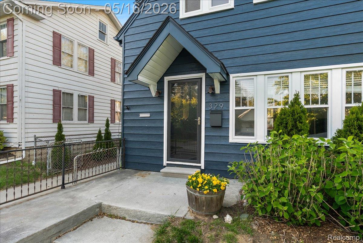 329 E Lawrence Avenue