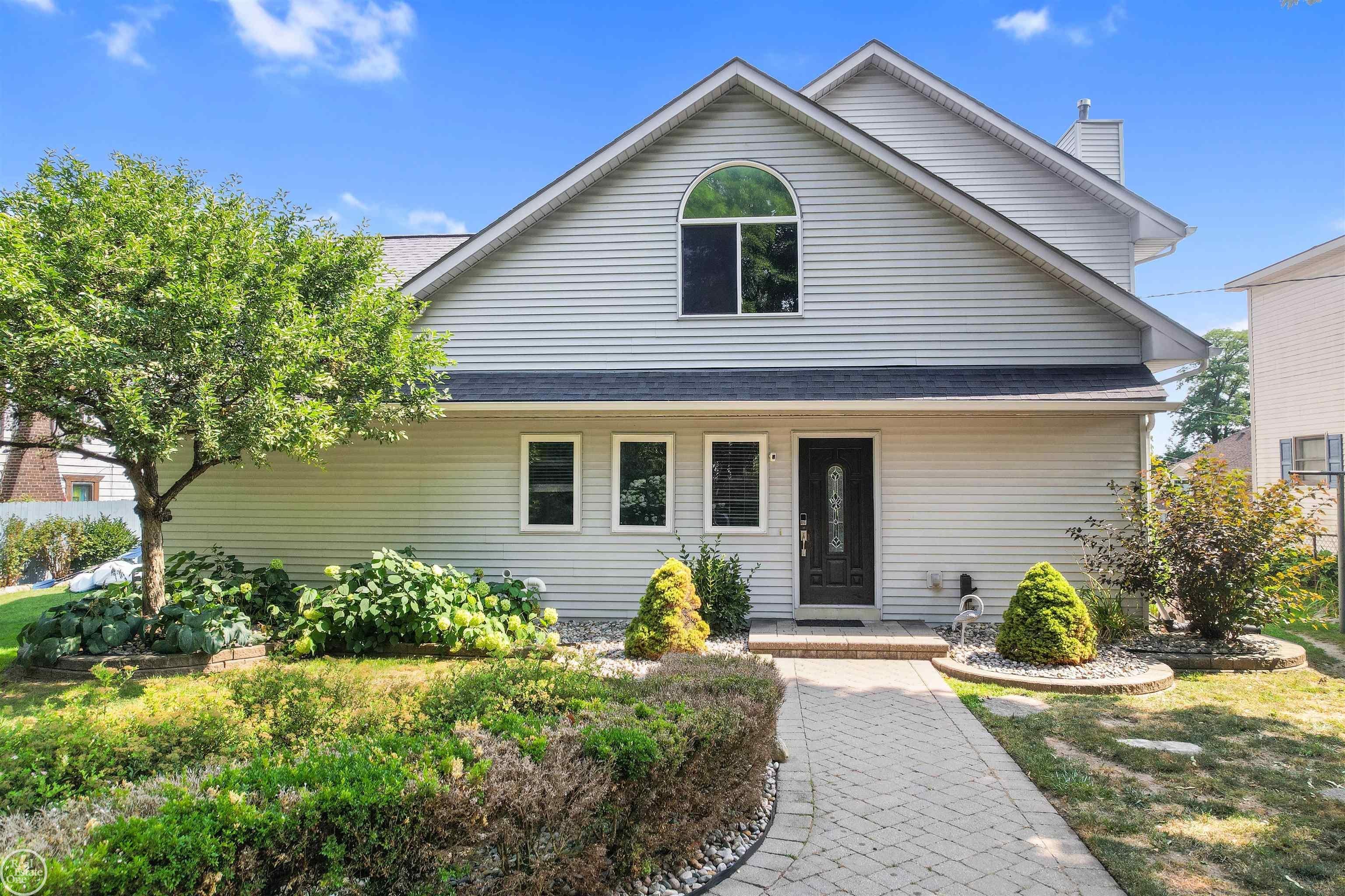 695 King Circle