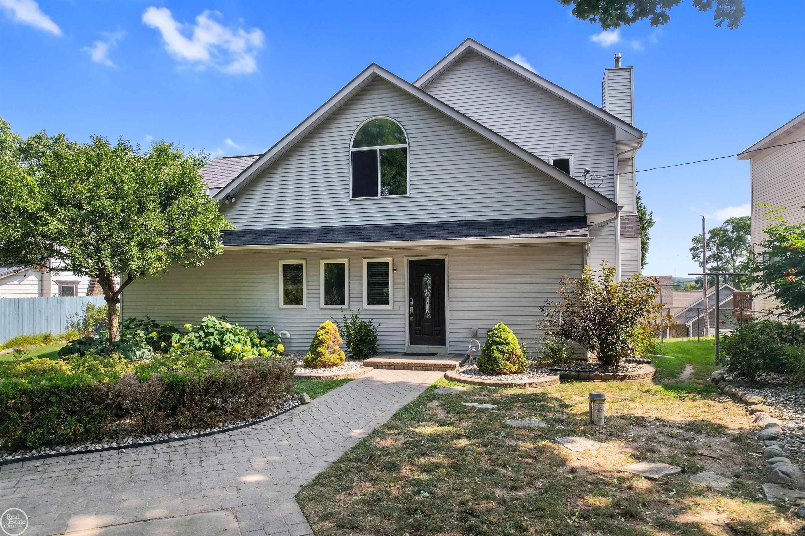 695 King Circle