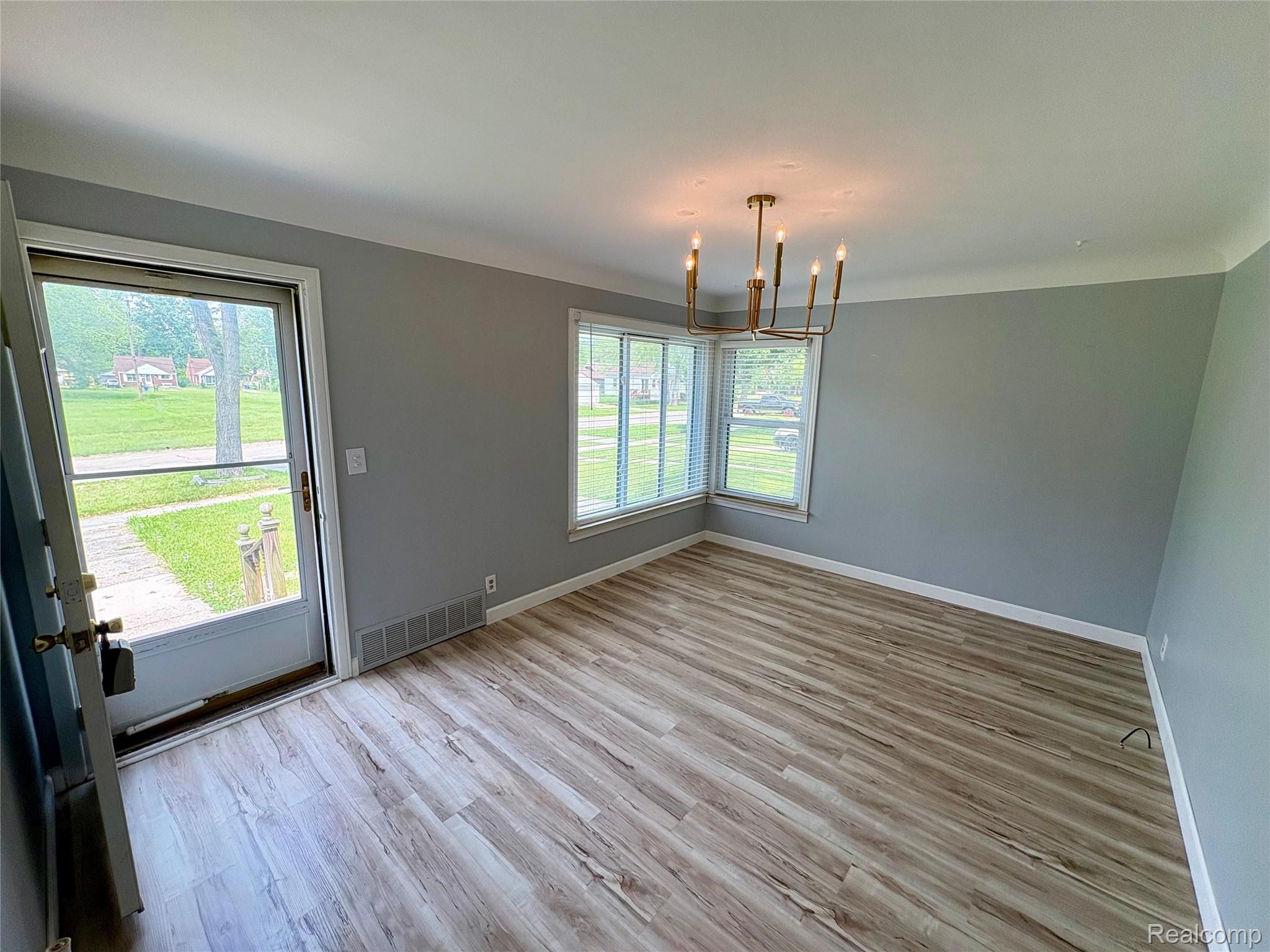 1073 Colonial Drive