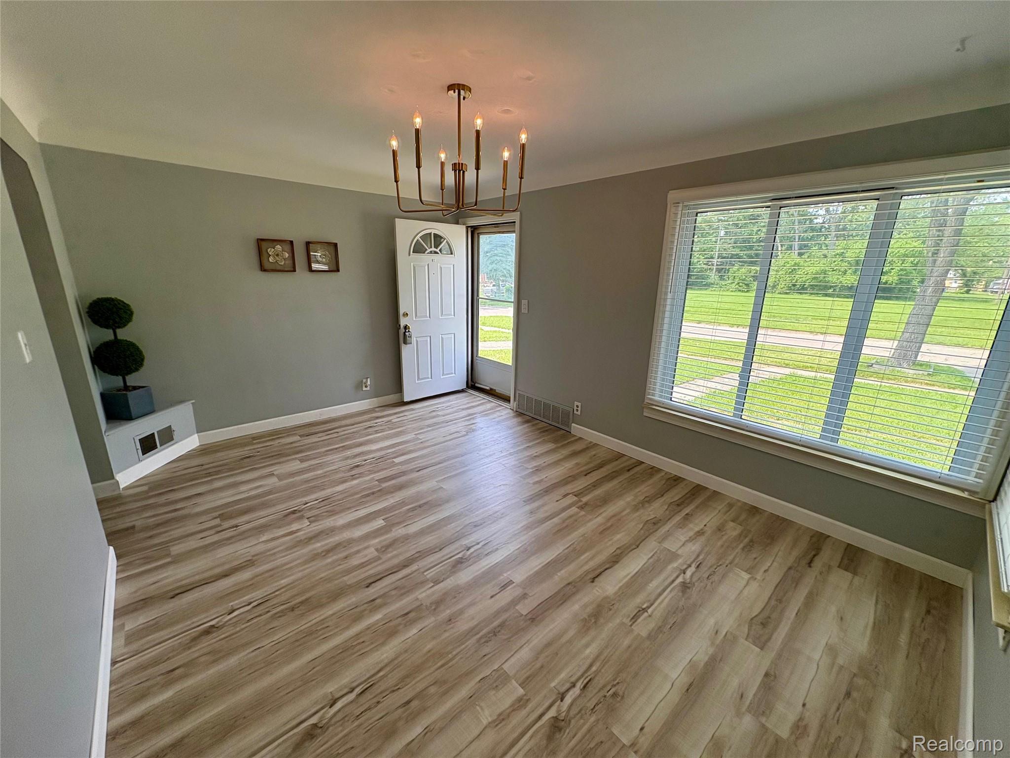1073 Colonial Drive