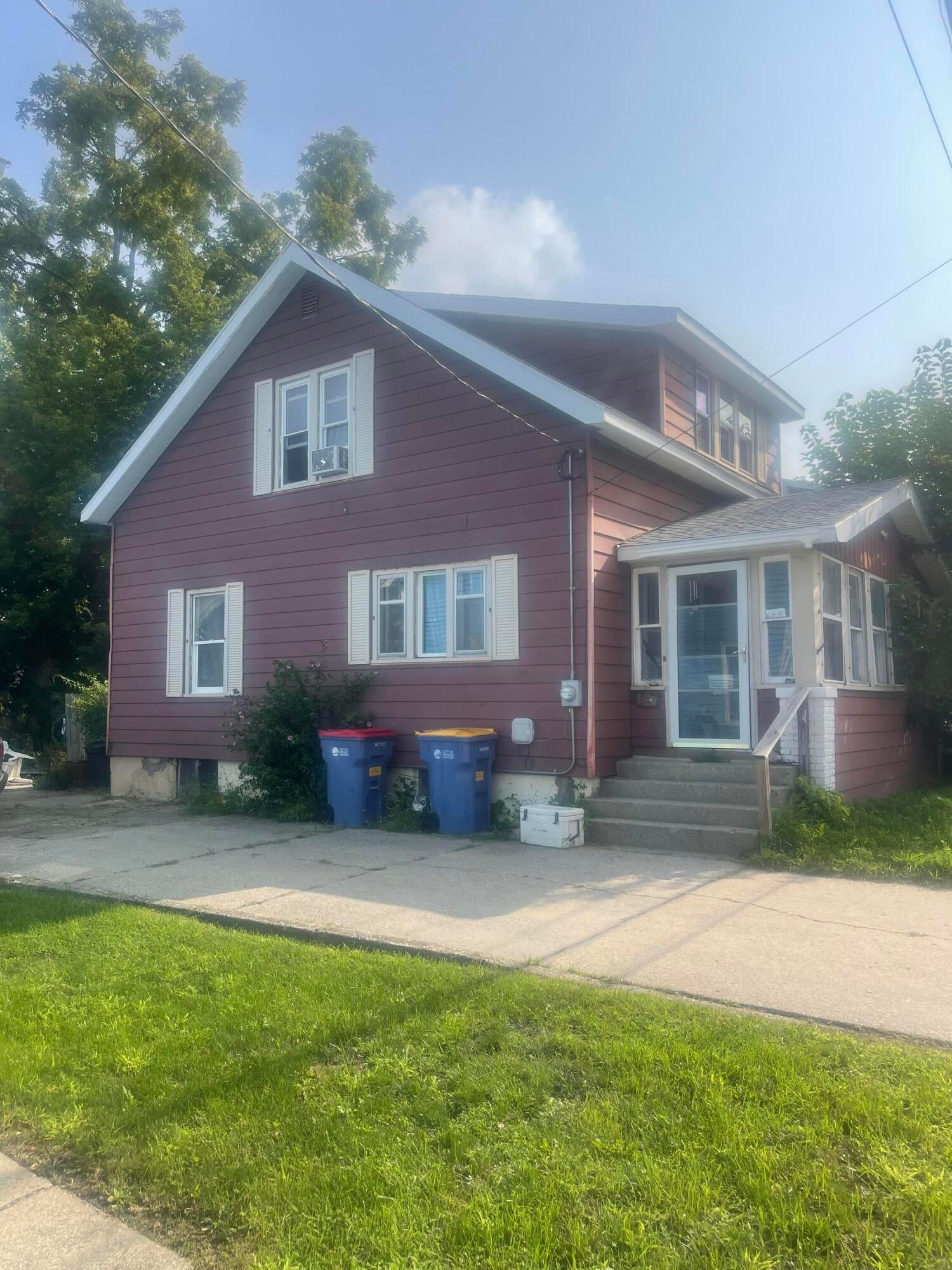527 Cordelia Street SW