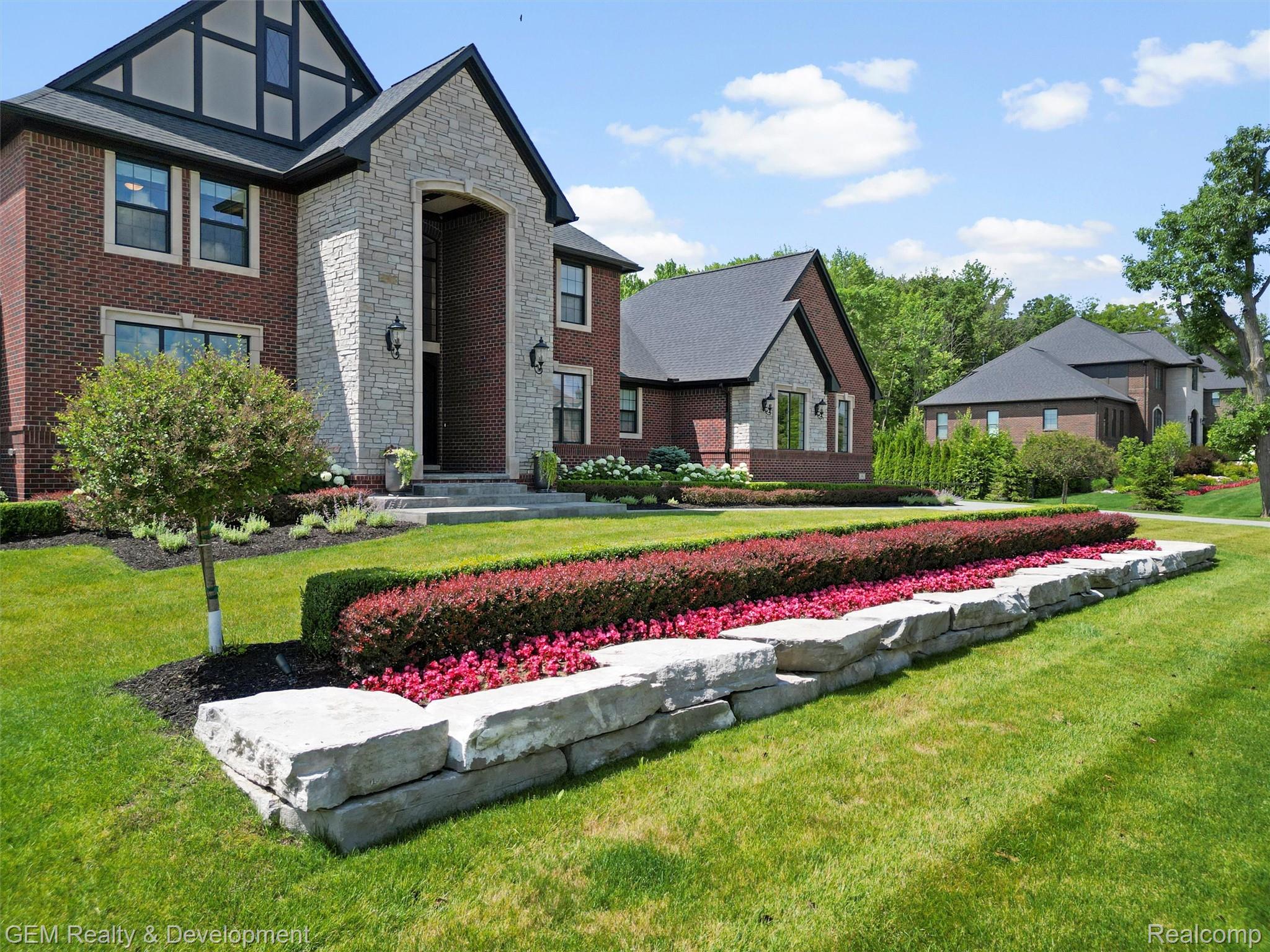 47545 Casa Loma Court