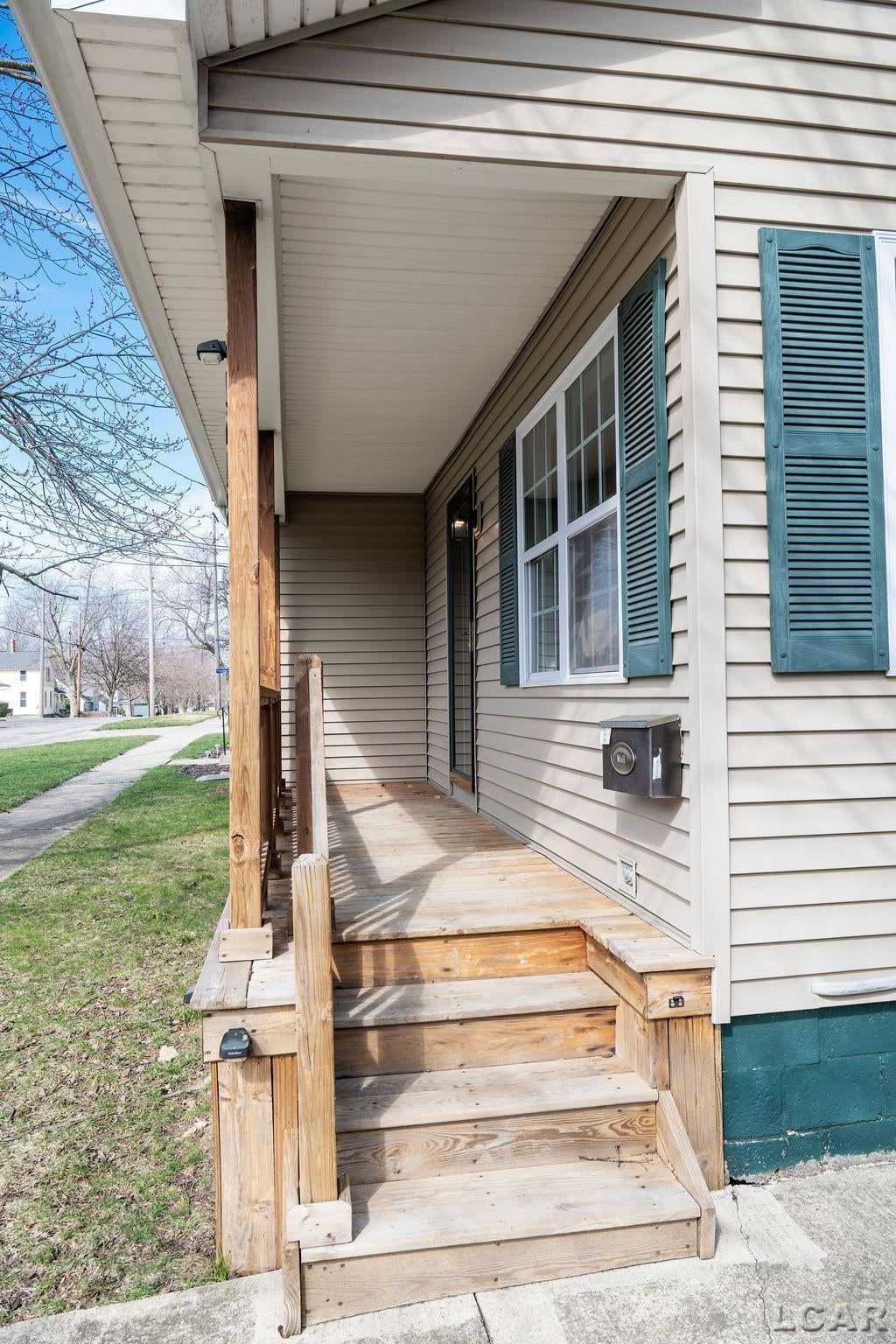1015 E Hunt Road