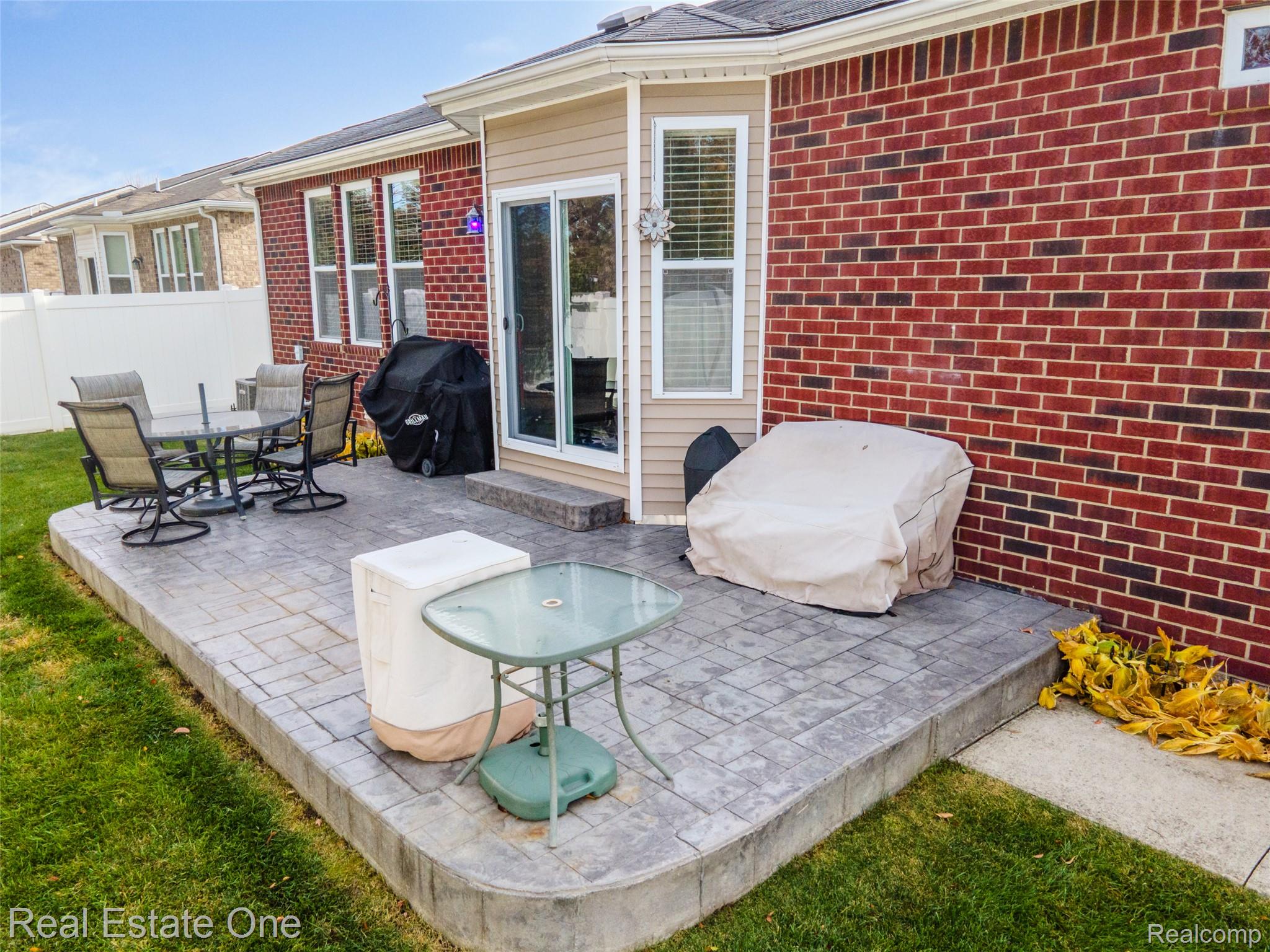 14261 Greenbrier Drive 16