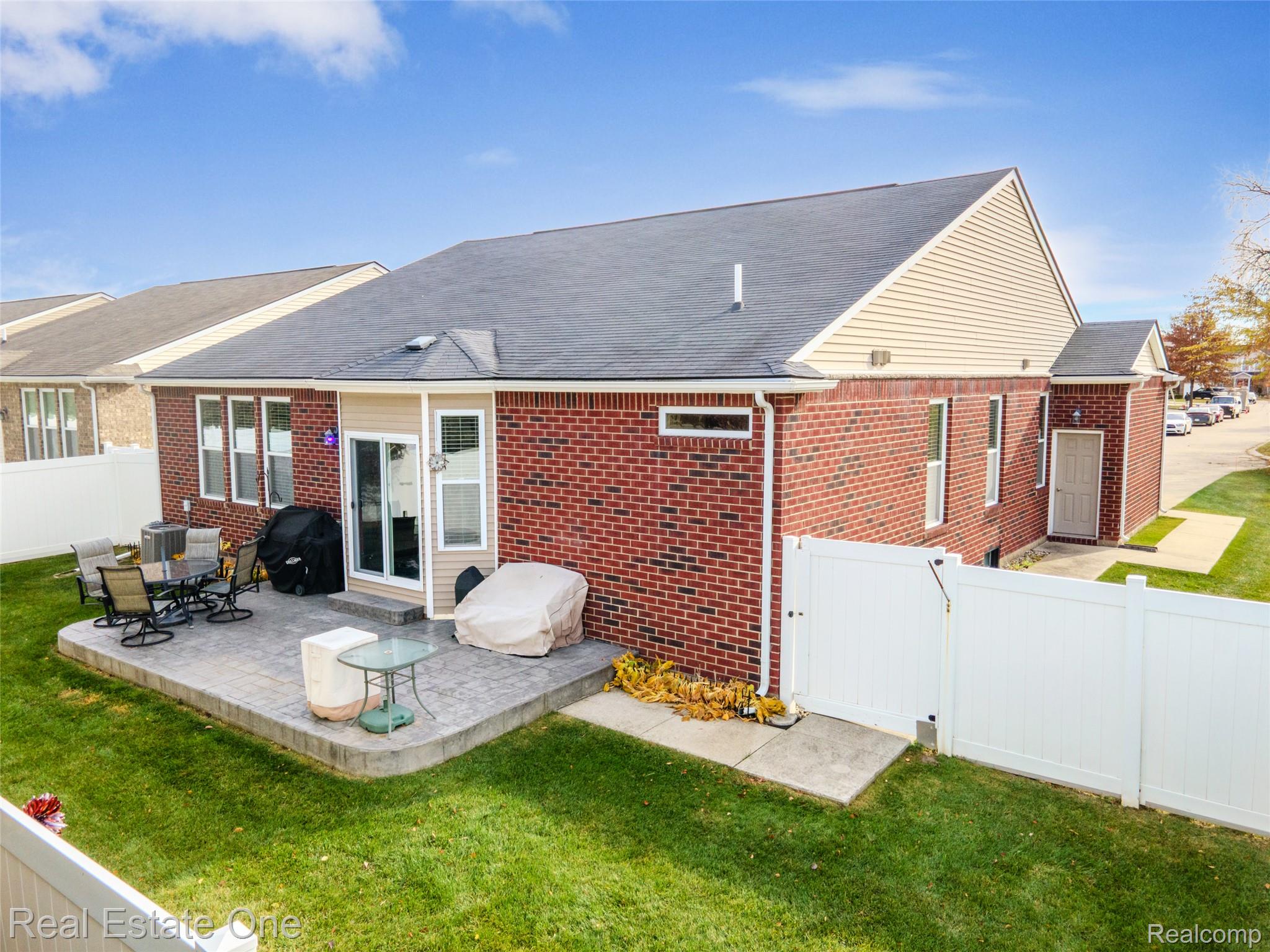 14261 Greenbrier Drive 16