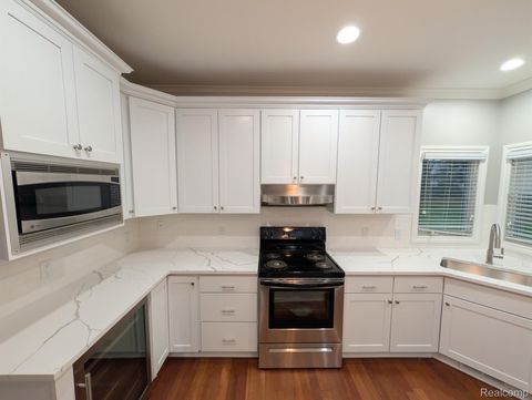 Tiny photo for 1859 Lonesome Lake Court, Orion Charter Township, MI 48362 (MLS # 20261046329)