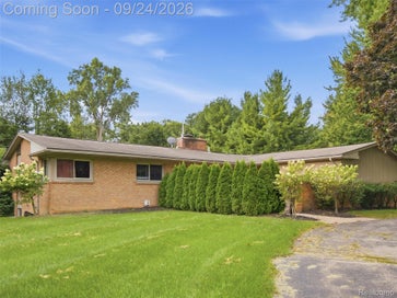 4430 Queens Way Bloomfield Charter Township MI 48304