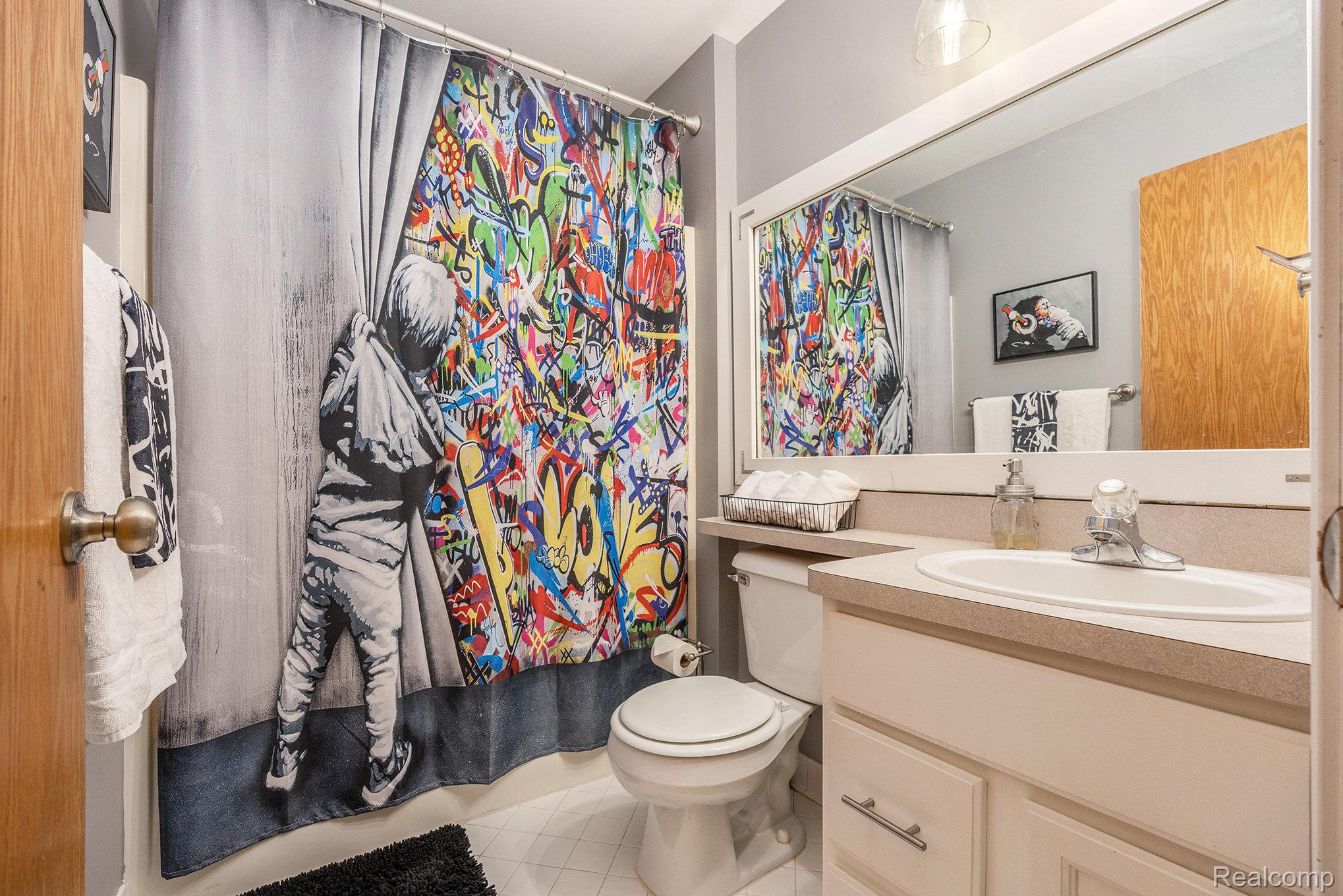 Springfield Charter Township, Michigan 48348, United States, 4 Bedrooms Bedrooms, ,4 BathroomsBathrooms,Residential,Pending,166829