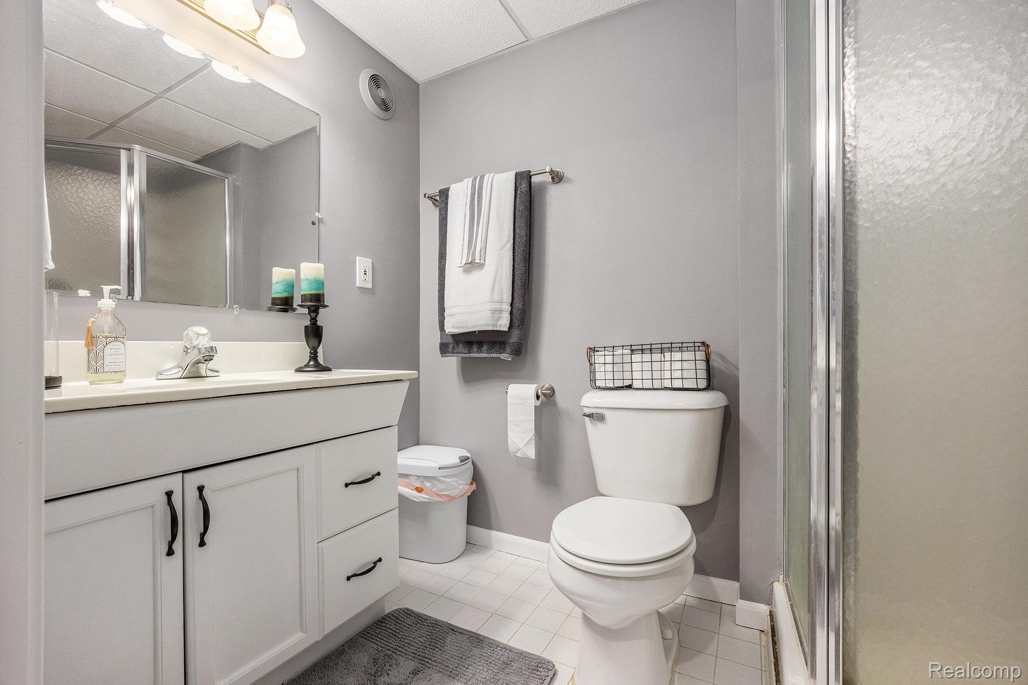 Springfield Charter Township, Michigan 48348, United States, 4 Bedrooms Bedrooms, ,4 BathroomsBathrooms,Residential,Pending,166829